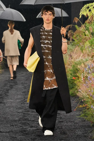 Look 15
